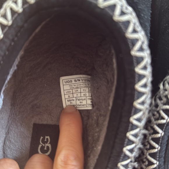 UGG women’s Black Slip-On Tazz platform size 9 - Picture 7 of 8